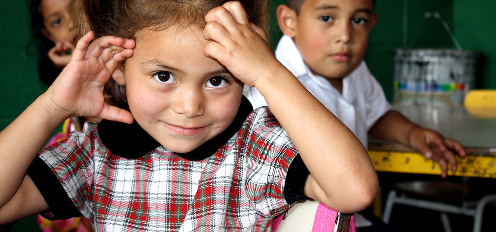 enfants en classe, cécité de l'enfant